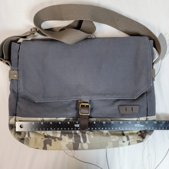 Levi's Canvas Messenger Computer Bag, Green/Gray/Grey/Camouflage - Picture 10 of 14